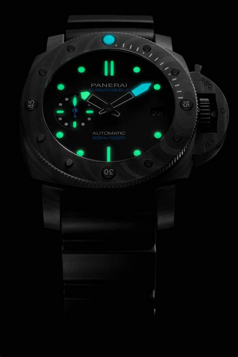 panerai submersible carbotech pam02231